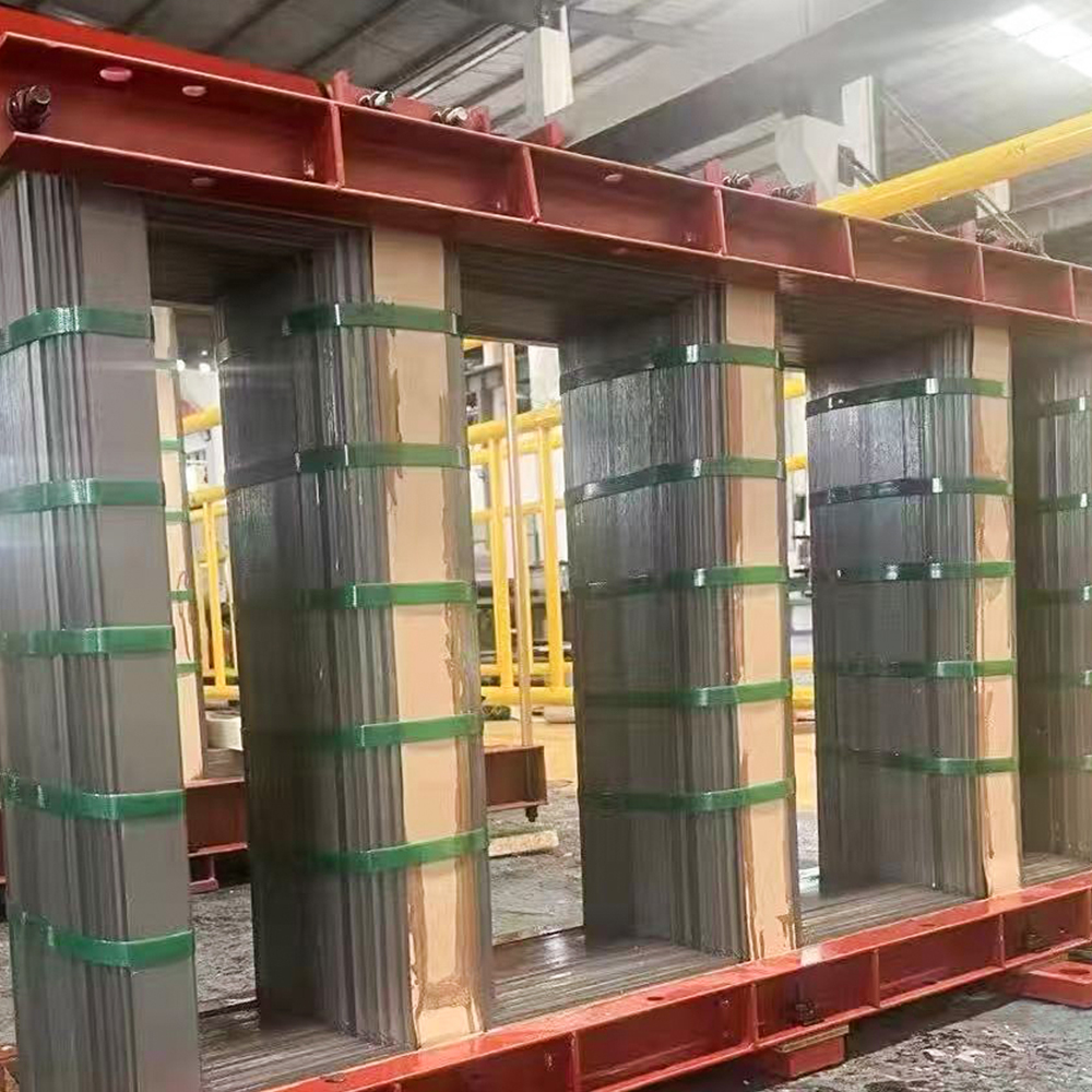 Nucleo del trasformatore immerso nell'olio